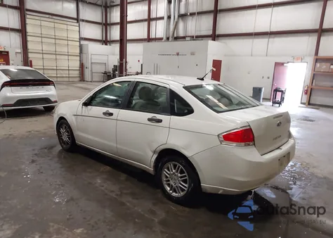 2010 Ford Focus Se z USA, uszkodzony, nr VIN 1FAHP3FNXAW298077